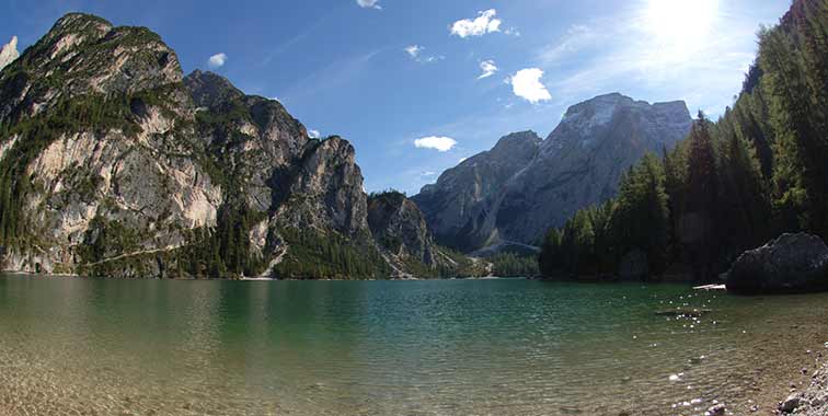 Scoprire Il Lago Di Braies In Inverno Ghiacciato Montagna Di Viaggi